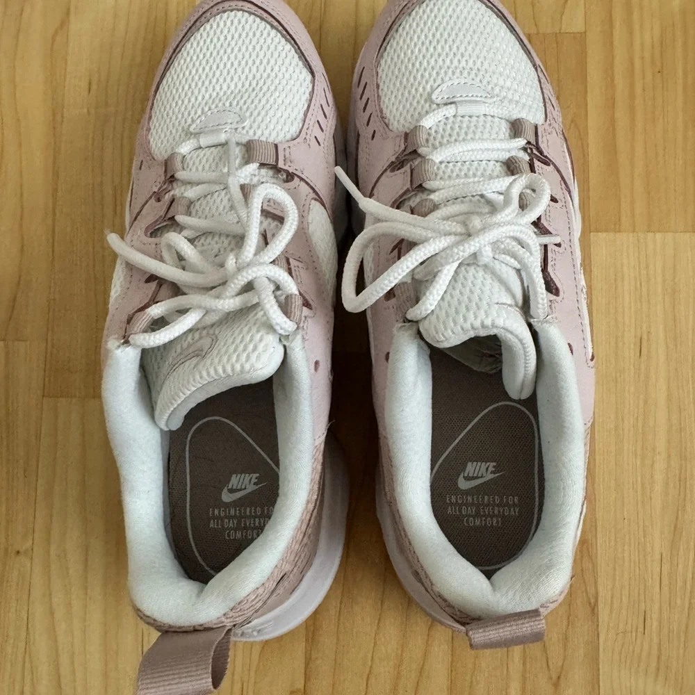 Air Nike Retro Pink and White Athletic Sneakers Chunky  NWOT - Picture 5 of 10